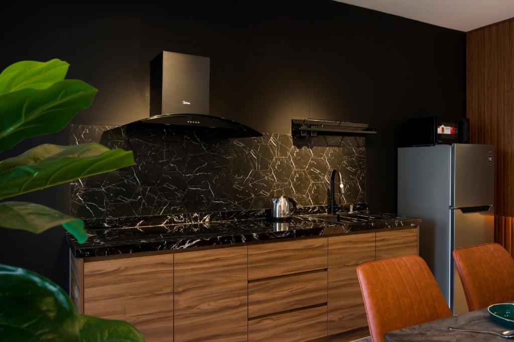 Nowhere 2Br & 2Bath Apartment With Balcony @ Reizz Residences Kuala Lumpur Exterior photo