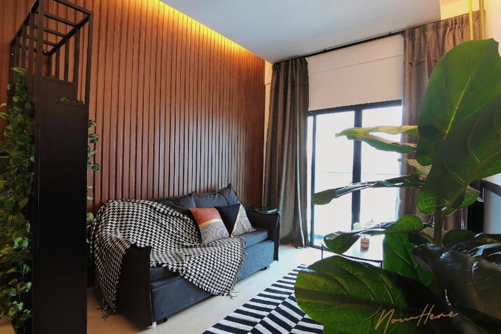 Nowhere 2Br & 2Bath Apartment With Balcony @ Reizz Residences Kuala Lumpur Exterior photo