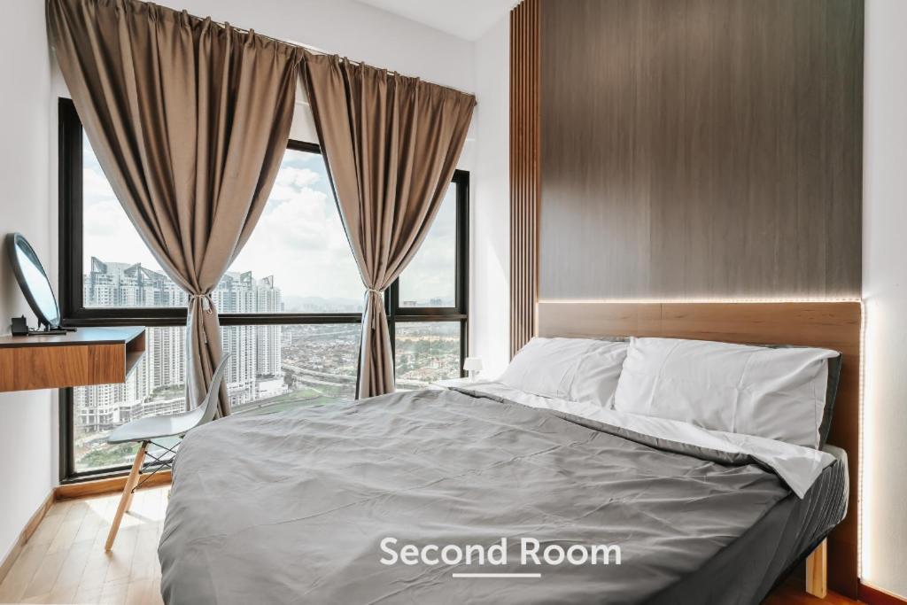 Nowhere 2Br & 2Bath Apartment With Balcony @ Reizz Residences Kuala Lumpur Exterior photo