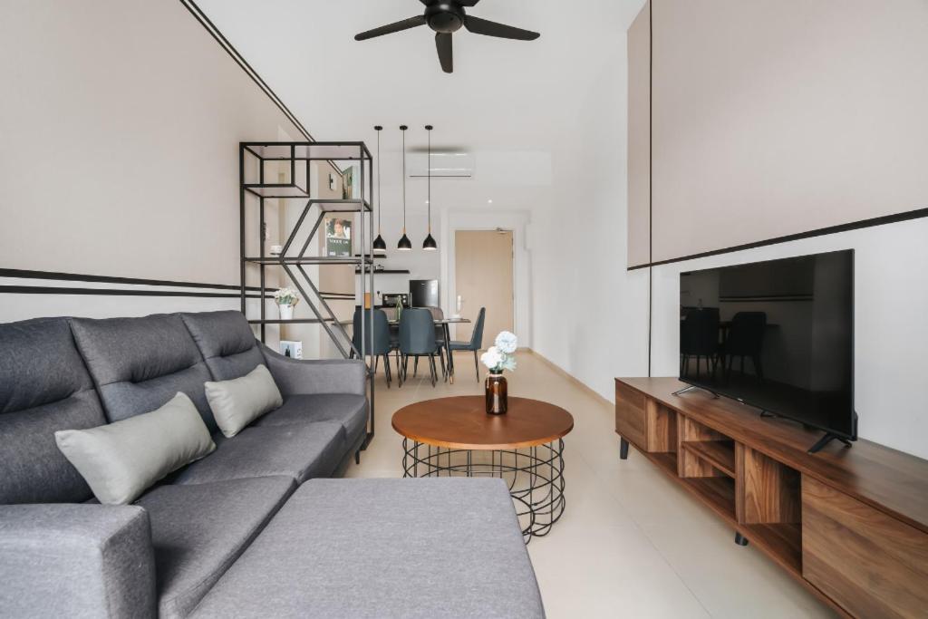 Nowhere 2Br & 2Bath Apartment With Balcony @ Reizz Residences Kuala Lumpur Exterior photo