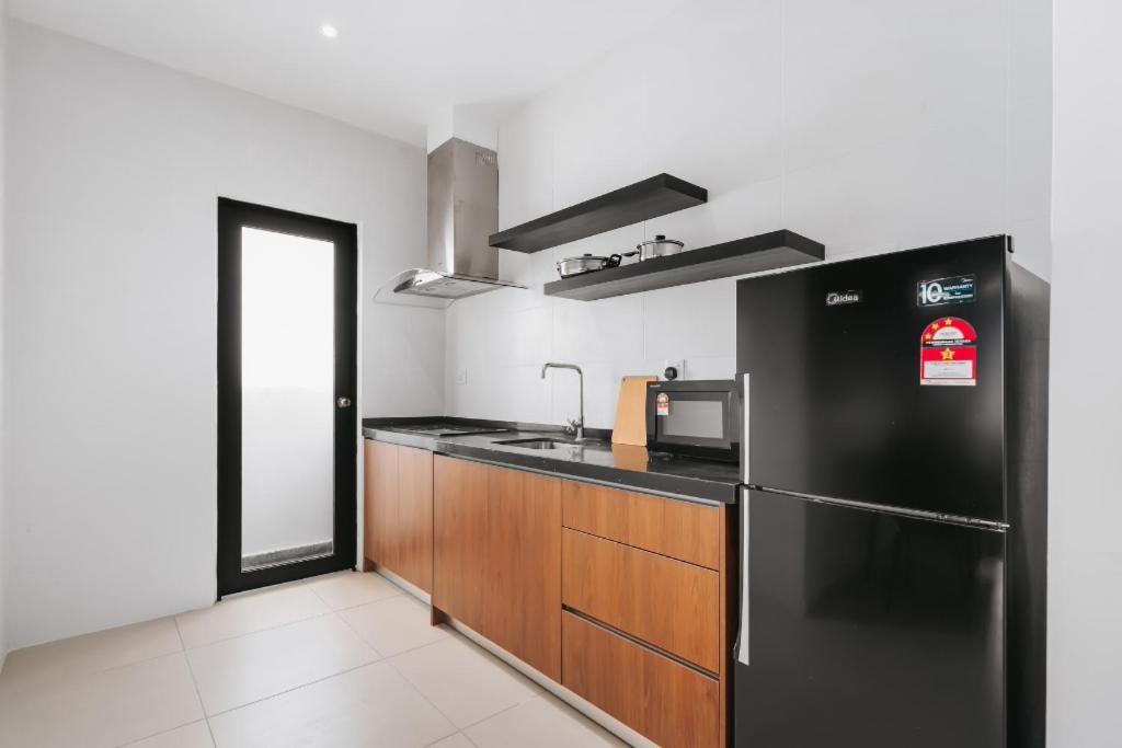 Nowhere 2Br & 2Bath Apartment With Balcony @ Reizz Residences Kuala Lumpur Exterior photo