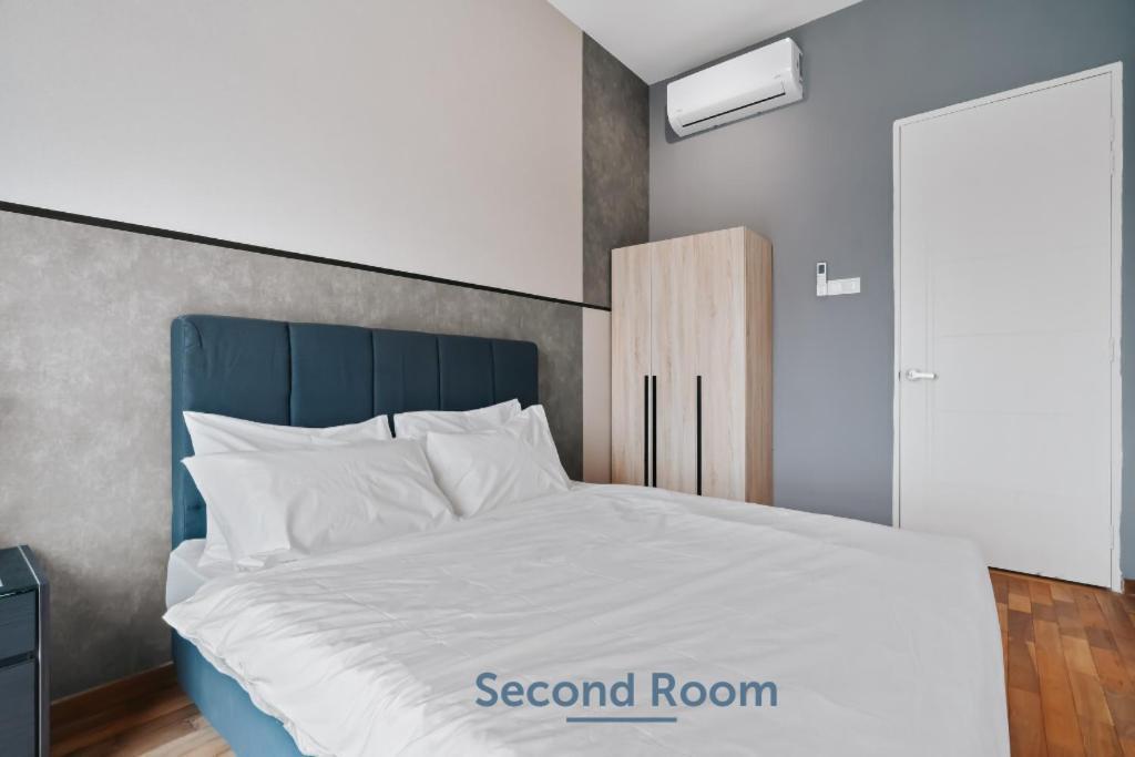 Nowhere 2Br & 2Bath Apartment With Balcony @ Reizz Residences Kuala Lumpur Exterior photo