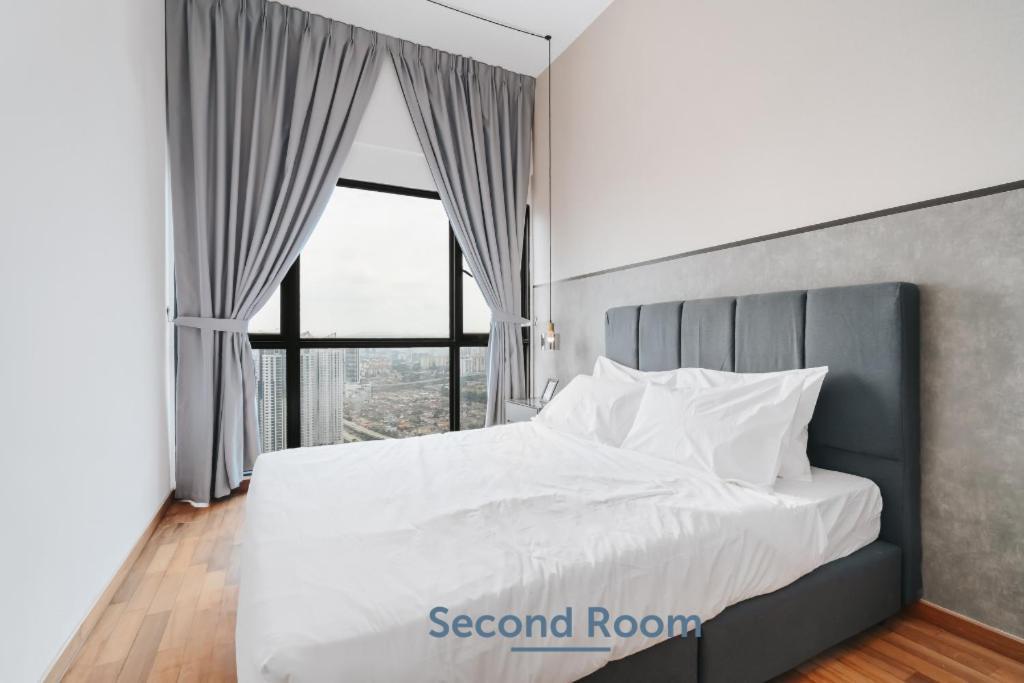Nowhere 2Br & 2Bath Apartment With Balcony @ Reizz Residences Kuala Lumpur Exterior photo